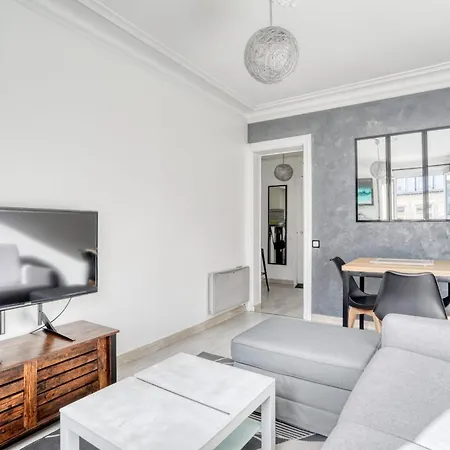 Grand Spacieux Renove Metro Wifi Apartman